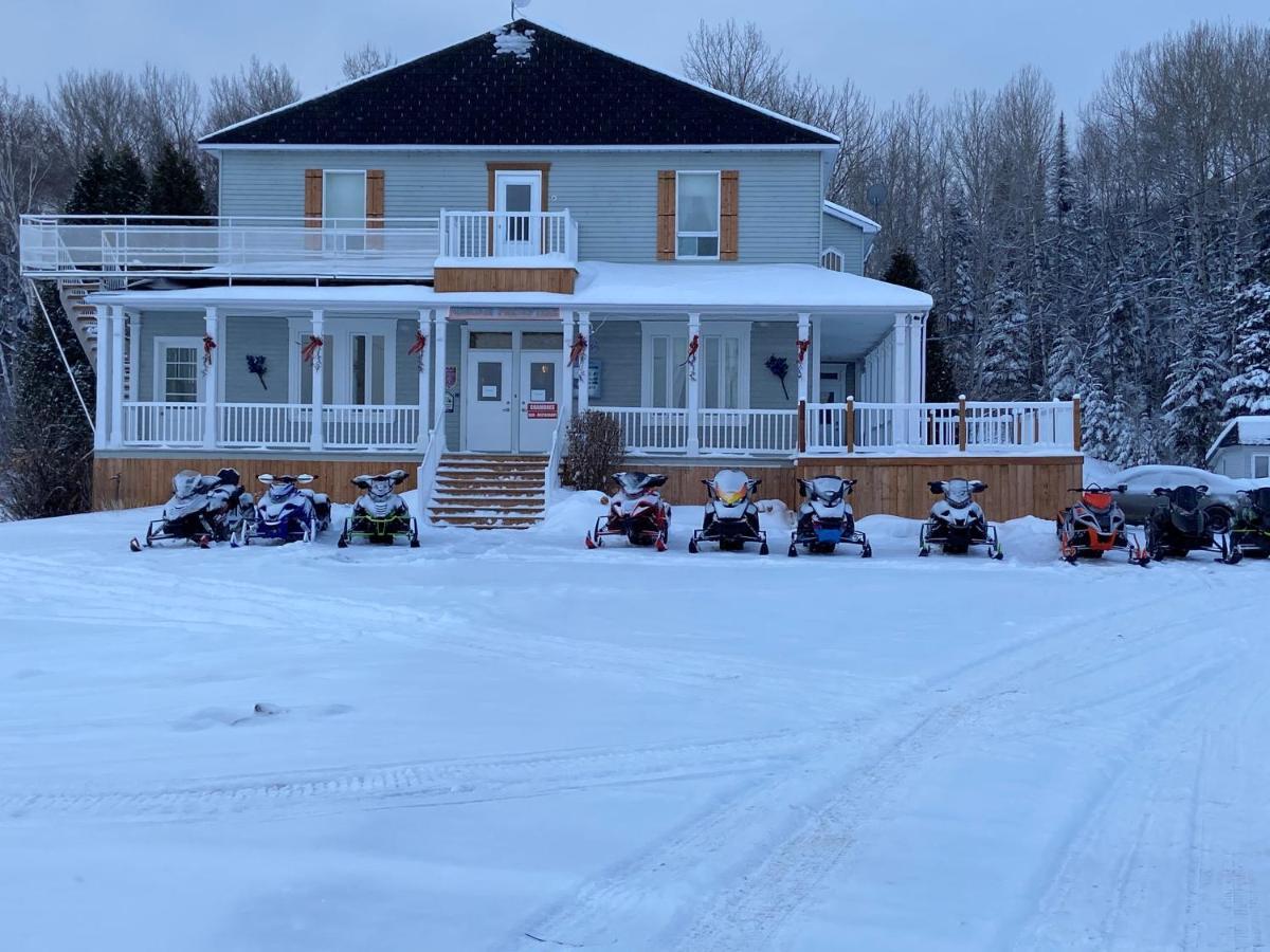Auberge Presbytere Mont Lac-Vert Hébertville Exterior photo