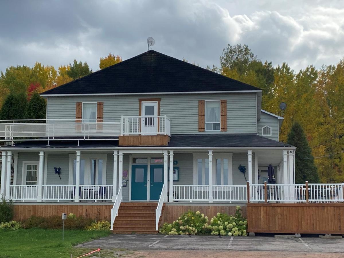 Auberge Presbytere Mont Lac-Vert Hébertville Exterior photo