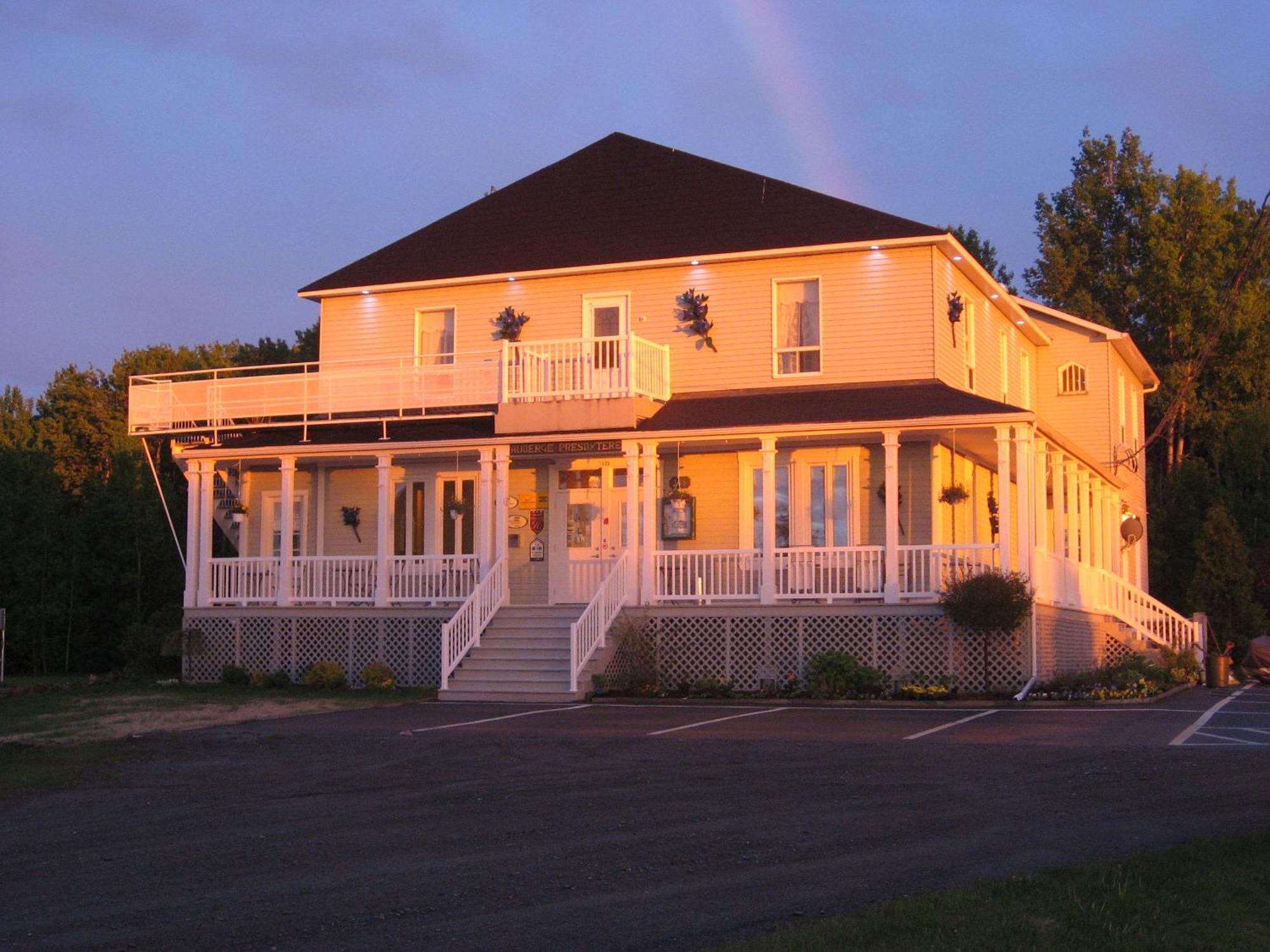 Auberge Presbytere Mont Lac-Vert Hébertville Exterior photo
